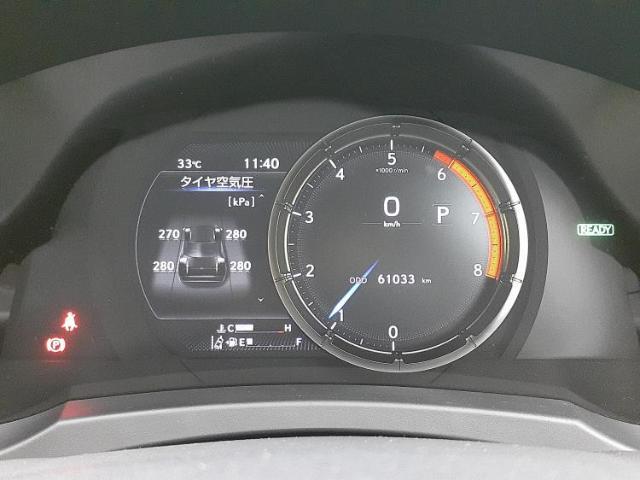 WECARSの展示場では実際に見て、触ってお車をお選びいただけます！知識の豊富な営業スタッフが様々なカーライフをご提案いたします！