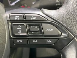 【レーダークルーズコントロール】高速道路での長距離走行が楽に！！自動で速度を保つクルーズコントロールが、衝突軽減システムと連携し、前方の車両を感知して車間を保つように速度調節してくれます！！