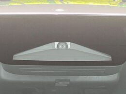 【トヨタセーフティセンス】走行中に前方の車両等を認識し、衝突しそうな時は警報とブレーキで衝突回避と被害軽減をアシスト。より安全にドライブをお楽しみいただけます。