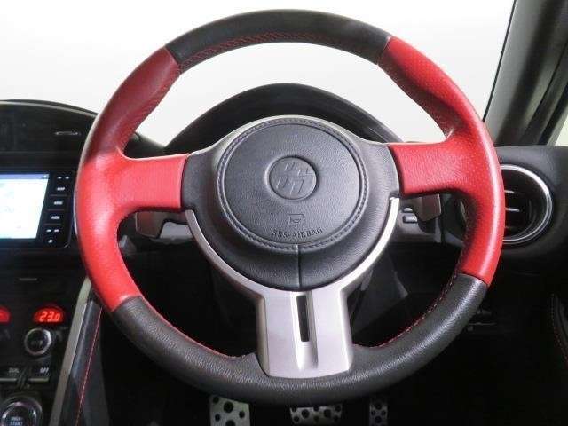 ハンドルは車を運転する上で、ずっと握っている重要なパーツです。手にフィットする物がいいですよね♪