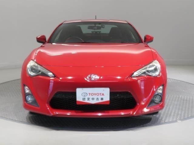 「フロントマスク」です。車の印象を決めるのは【顔】。この車の顔つきは、きっとあなたにピッタリ！？