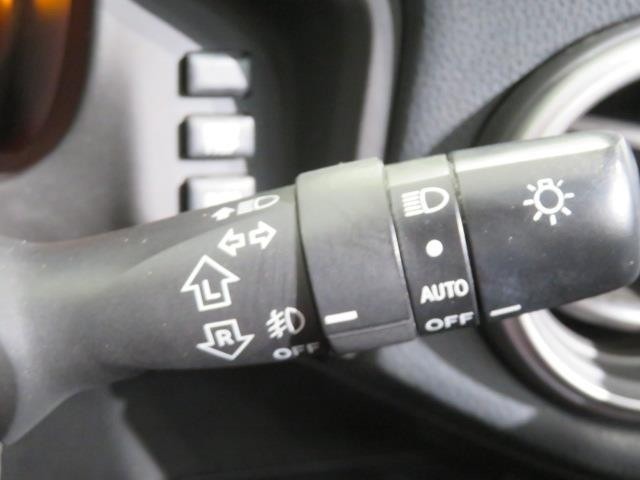 ライトスイッチです。「AUTO」にすると外の明るさに応じてスモールライト・ヘッドライトが自動でON・OFFします。夕暮れ時や屋内駐車場、トンネルなどに便利です。フォグランプもON・OFFできます。