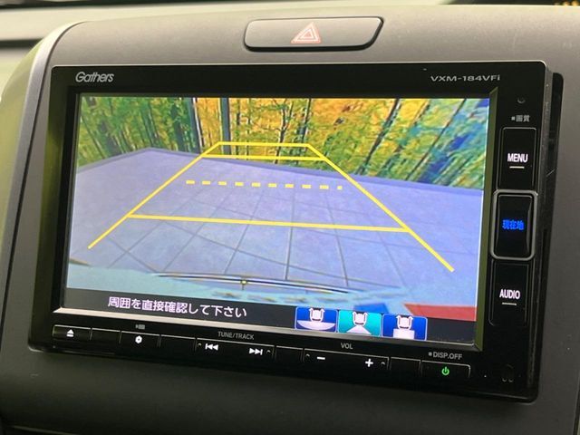 【バックカメラ】駐車時に後方がリアルタイム映像で確認できます。大型商業施設や立体駐車場での駐車時や、夜間のバック時に大活躍！運転スキルに関わらず、今や必須となった装備のひとつです！
