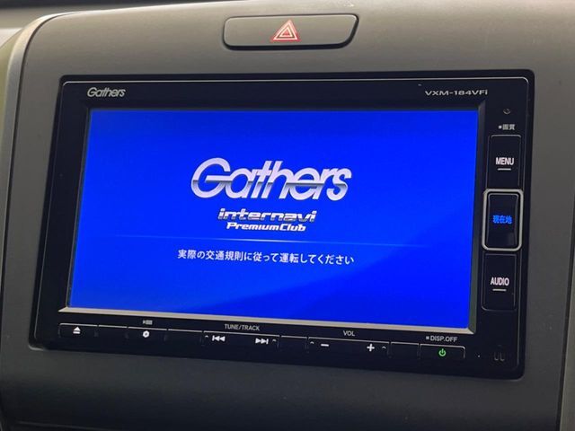 【純正ナビ】人気の純正ナビを装備しております。ナビの使いやすさはもちろん、オーディオ機能も充実！キャンプや旅行はもちろん、通勤や買い物など普段のドライブも楽しくなるはず♪