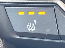 【シートヒーター】寒い日に重宝するシートヒーター！エアコンより早く温まってくれるので寒がりの人も安心ですね♪エアコンの温風は乾燥するから苦手、という方にもをおすすめです。