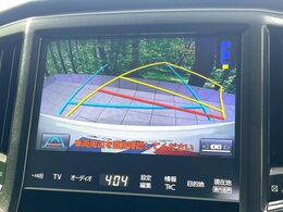 【バックカメラ】駐車時に後方がリアルタイム映像で確認できます。大型商業施設や立体駐車場での駐車時や、夜間のバック時に大活躍！運転スキルに関わらず、今や必須となった装備のひとつです！