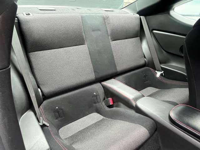 【内装】走行距離5.4万台ですのが使用感少なく綺麗な状態です！！KUHLではご納車前に洗車＋車内清掃を施工した状態でお渡しいたしますので、気持ちよくお乗り頂けます！！是非KUHLをご利用ください