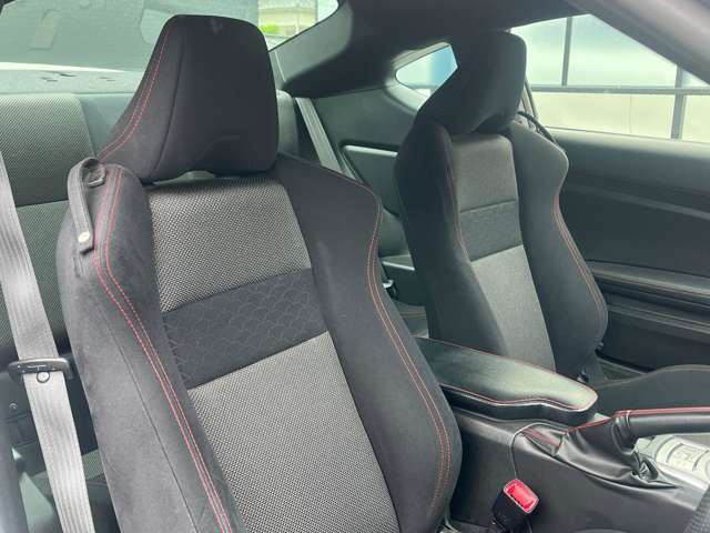 【内装】走行距離5.4万台ですのが使用感少なく綺麗な状態です！！KUHLではご納車前に洗車＋車内清掃を施工した状態でお渡しいたしますので、気持ちよくお乗り頂けます！！是非KUHLをご利用ください