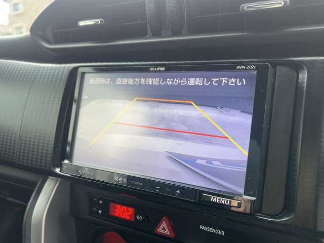 エクリプス社製7インチナビゲーションシステム装着車です！遠方へのご旅行などでも快適にドライブができます。オーディオ機能も充実しておりますので、お好みのメディアを楽しみながら運転していただけます！