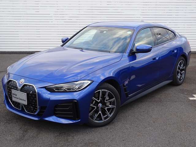 ご納車前には、BMWを熟知したメカニックによる100項目の点検・整備を行います。不具合箇所、交換時期に達している部品に関しましては、全て当社負担で交換してからのご納車となります。