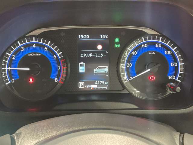 視認性の良い大型2眼式のスピード＆タコメーター☆カラーディスプレイには運転をサポートするさまざまな情報を表示します☆