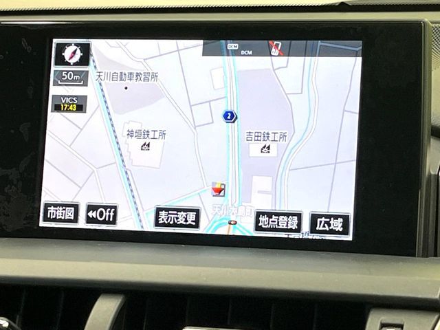 【メーカー純正ナビ】インテリアに溶け込むスタイリッシュな「専用設計」メーカーナビを装備♪視認性や操作性など基本性能にも優れ、より上質なカーライフをお楽しみいただけます。