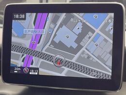 ●純正ナビ:一体感のあるナビは、高級感ある車内を演出してくれます。オーディオ機能も充実しておりますので、運転もより楽しめます♪