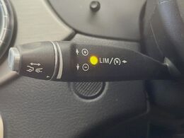 ●レーダークルーズコントロール：前の車との車間距離を一定にとりつつ、一定速度で自動走行してくれる次世代のクルーズコントロール！主に高速道路や自動車専用道路で使用する便利な機能です！
