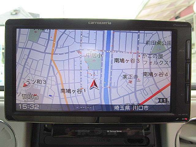 Bluetooth機能搭載。車とスマホやiPhoneをペアリングしておけばハンズフリー電話はもちろん、スマホやiPhone内の音楽を車のスピーカーで流すこともできますよ。
