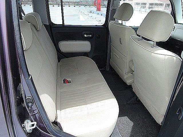 リアシートを倒すことで、より多くの荷物を積むことが可能です♪担当スタッフがしっかり走行チェック済みで安心です♪