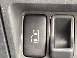 【パワースライドドア】スマートキーや運転席のスイッチでスライドドアの開閉が可能♪電動だから力を入れてドアを開ける必要が無く、小さいお子様でも、重い荷物を持っている時もラクに開け閉めできます♪