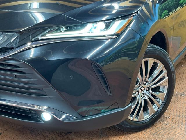【LEDヘッドライト】悪天候や夜間走行時も良好な視界を確保し安心して運転できる高輝度LEDヘッドライトを装備！点灯速度が早く、消費電力も抑えられています。