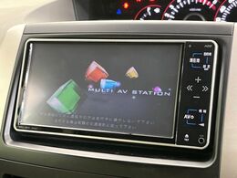【純正ナビ】人気の純正ナビを装備しております。ナビの使いやすさはもちろん、オーディオ機能も充実！キャンプや旅行はもちろん、通勤や買い物など普段のドライブも楽しくなるはず♪