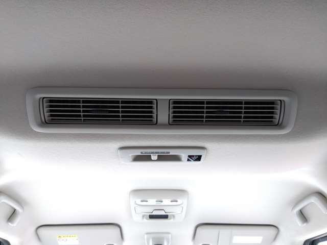 「プラズマクラスター」発生機能付きリヤシーリングファンを装備。空気を効率的に循環させることで室内空間の温度を均等に保ちます。エアコンを使わないときも心地よく過ごすことができます。