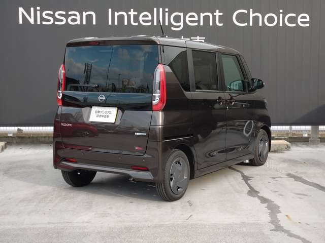 納車前に入念な点検整備をさせていただきます。もちろん全車走行距離無制限のワイド保証付きですので安心してお乗りいただけます。