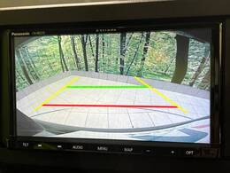 【バックカメラ】駐車時に後方がリアルタイム映像で確認できます。大型商業施設や立体駐車場での駐車時や、夜間のバック時に大活躍！運転スキルに関わらず、今や必須となった装備のひとつです！