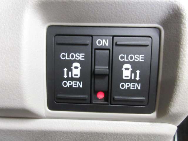 付いてて嬉しいパワースライドドア付きです！運転席横のボタンを押すだけの簡単操作！キーレスでの開閉も可能です！