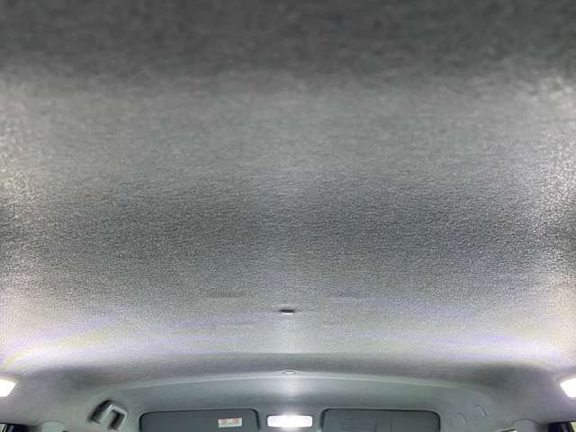 禁煙車なので、天張りもキレイです！