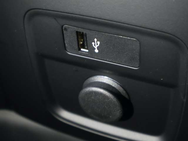 USB、シガーソケット