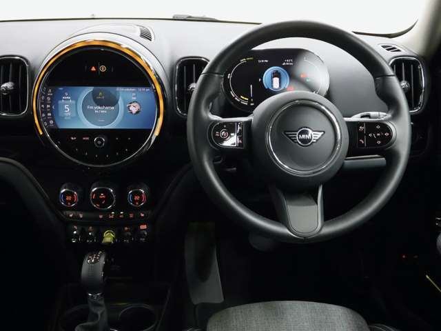 ドライバーは手を伸ばせばすべてのスイッチに届くように設計されています。