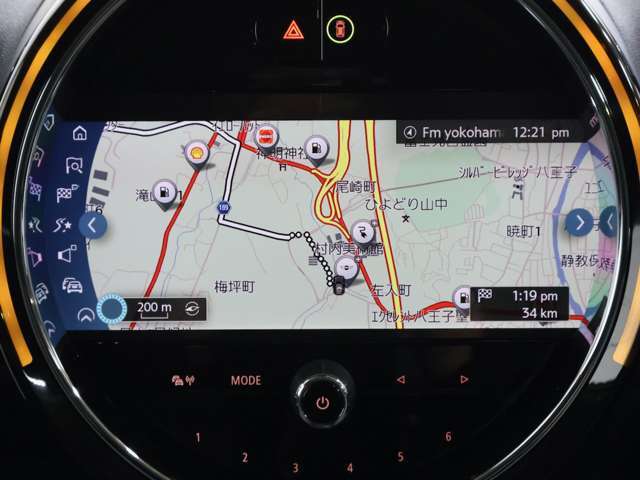 MINI純正　HDDナビは手元のMINIコントローラで操作します。Bluetooth、USBで音楽を楽しめます。