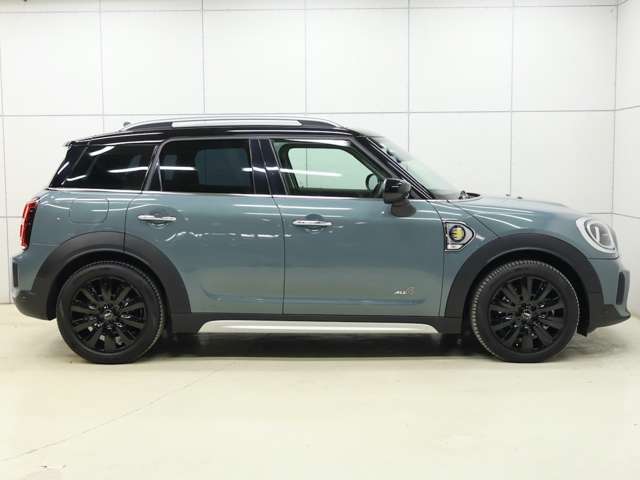 ホイールベースが長いことで高速安定性や乗り心地、居住空間が広がり快適に乗れます。