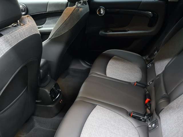 定員5人乗りです。