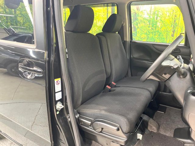 運転席シート廻りは使用感も少なく、良好な状態となっています。丁寧に使われていたことがよくわかりますね。