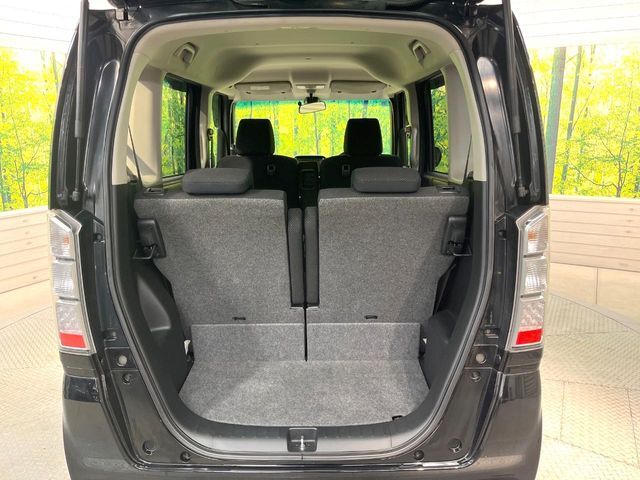 普段のお買い物や通勤、送迎等に十分な荷室スペースを確保しております。セカンドシートを倒すと、大きな荷物の積載も可能です♪