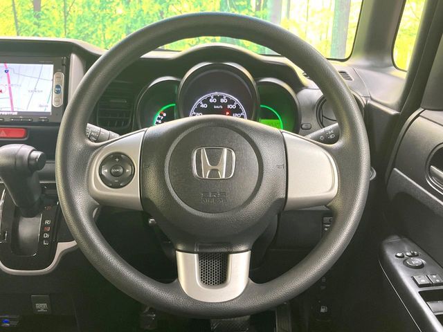 ステアリングも使用感が少なく、きれいな状態となっております♪