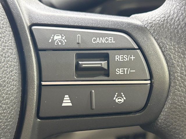 【アダプティブクルーズコントロール】高速道路での長距離走行が楽に！！自動で速度を保つクルーズコントロールが、衝突軽減システムと連携し、前方の車両を感知して車間を保つように速度調節してくれます！！