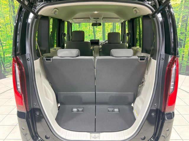 普段のお買い物や通勤、送迎等に十分な荷室スペースを確保しております。セカンドシートを倒すと、大きな荷物の積載も可能です♪