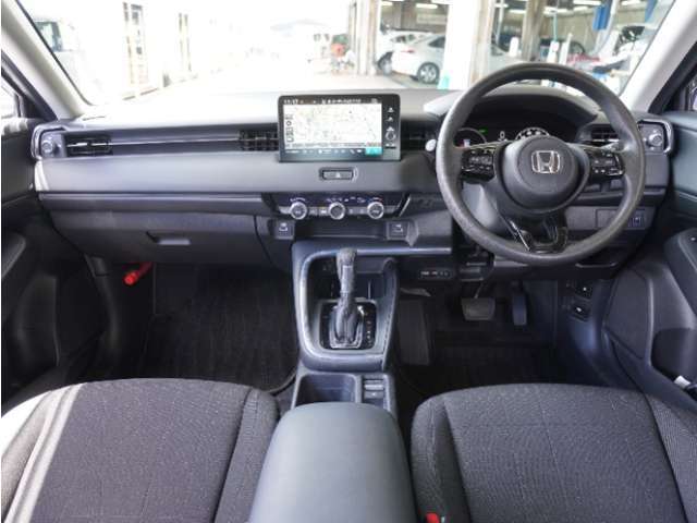 ◆視界広々で非常に運転しやすくロングドライブでも疲れを感じさせないすっきりとまとまったインパネ周りです。