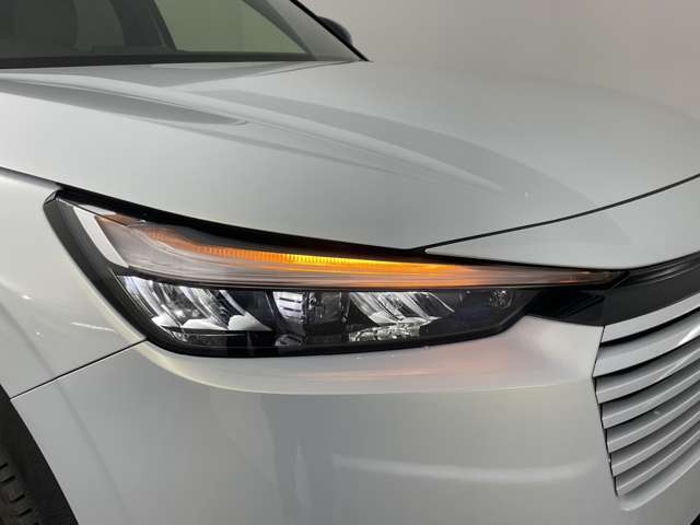 【　LEDヘッドライト　】悪天候や夜間の走行も視界良好で安心してお乗りいただけます。