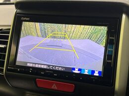 【バックカメラ】駐車時に後方がリアルタイム映像で確認できます。大型商業施設や立体駐車場での駐車時や、夜間のバック時に大活躍！運転スキルに関わらず、今や必須となった装備のひとつです！