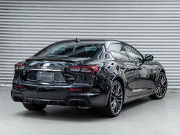 Ghibli　Trofeo　590馬力（カタログ値）純正OP総額￥1，390，000　エクステリアカーボンパック・B＆Wサウンドシステム・サンルーフ・インテリアカーボンパック・マイカペイント