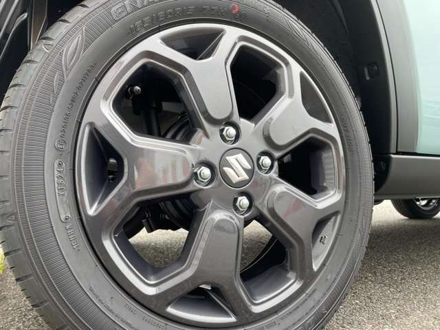 純正15インチアルミホイールを装備☆タイヤサイズは165/60R15です！