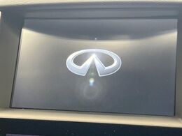 【純正ナビ】人気の純正ナビを装備しております。ナビの使いやすさはもちろん、オーディオ機能も充実！キャンプや旅行はもちろん、通勤や買い物など普段のドライブも楽しくなるはず♪