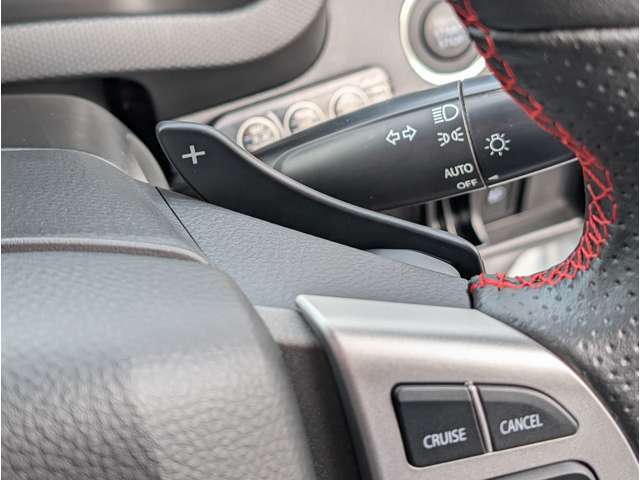 パドルシフトも装備ですのでギアチェンジも手元で楽々！！