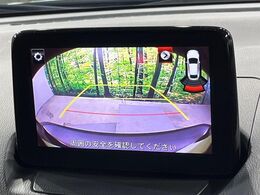 【バックカメラ】駐車時に後方がリアルタイム映像で確認できます。大型商業施設や立体駐車場での駐車時や、夜間のバック時に大活躍！運転スキルに関わらず、今や必須となった装備のひとつです！