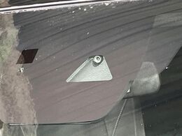 【スマートブレーキサポート】走行中に前方の車両等を認識し、衝突しそうな時は警報とブレーキで衝突回避と被害軽減をアシスト。より安全にドライブをお楽しみいただけます。