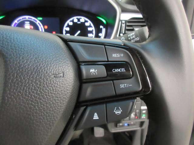 ホンダセンシング付きです！様々な安全装備と運転支援装置があなたを危険から守り運転の負担も軽減してくれます！操作は簡単ですので心配はしないで下さい。