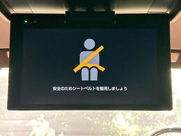 【後席モニター】家族や友人とお出かけする機会が多い方に大人気の後席モニターを装備！見やすい位置に画面がありテレビやDVDの視聴も快適！友達もお子様も、後席にしか乗らなくなるかも？？