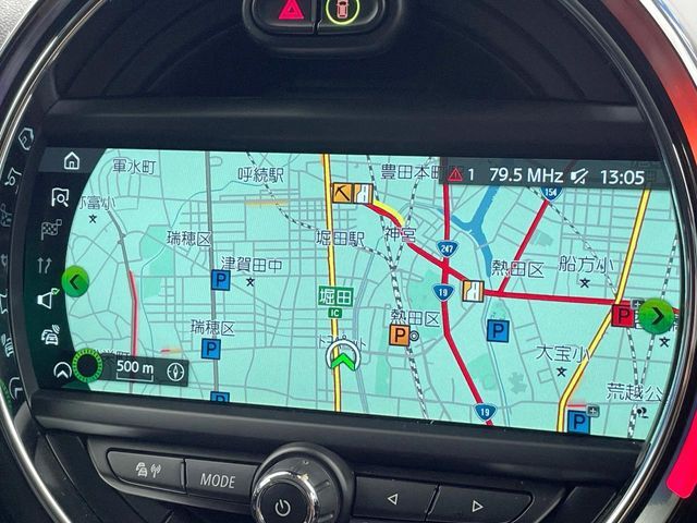 ●純正ナビ:一体感のあるナビは、高級感ある車内を演出してくれます。Bluetooth再生などオーディオ機能も充実しておりますので、運転もより楽しめます♪